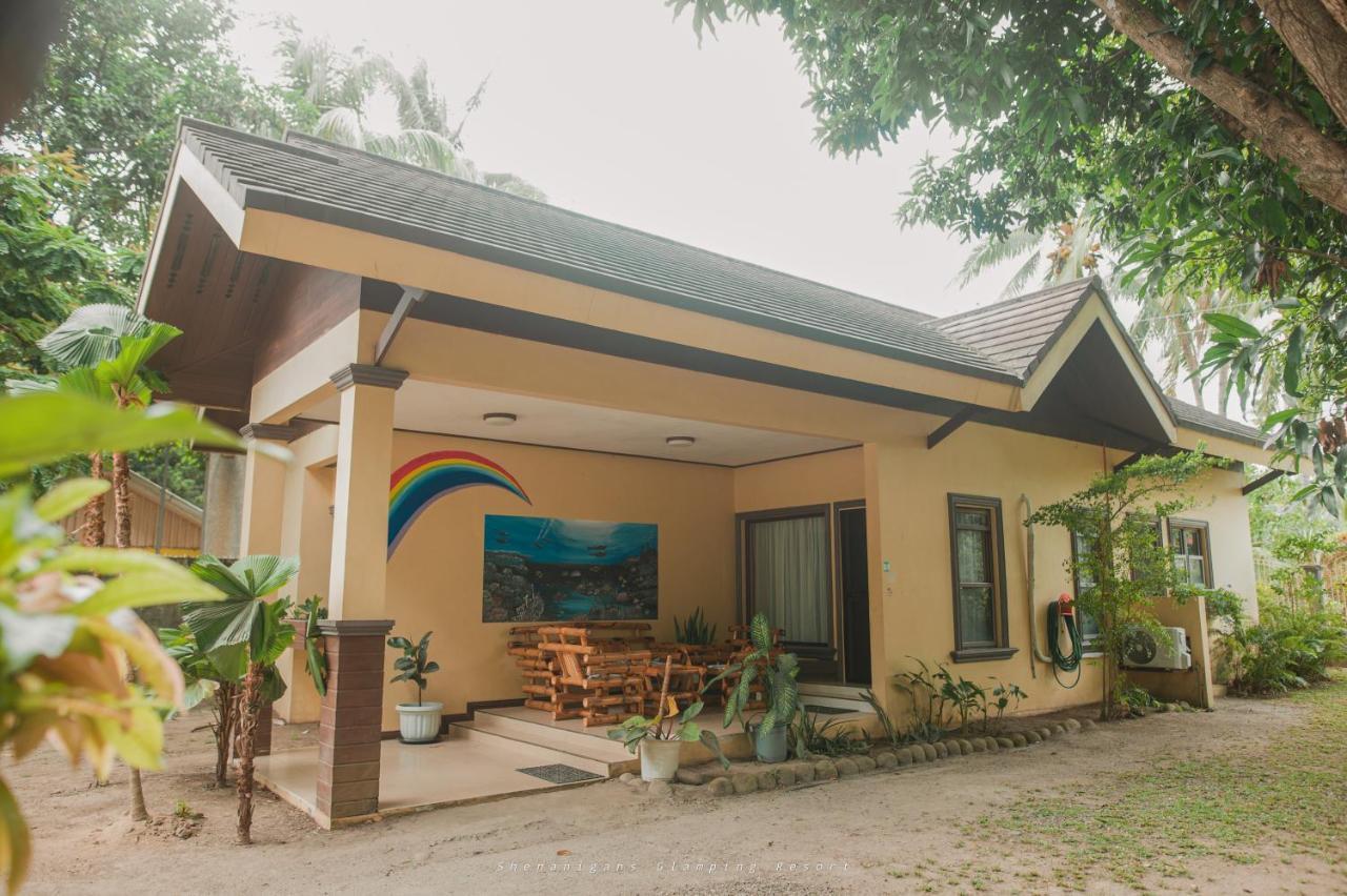 Shenanigans Glamping Resort Zamboanguita  Eksteriør billede