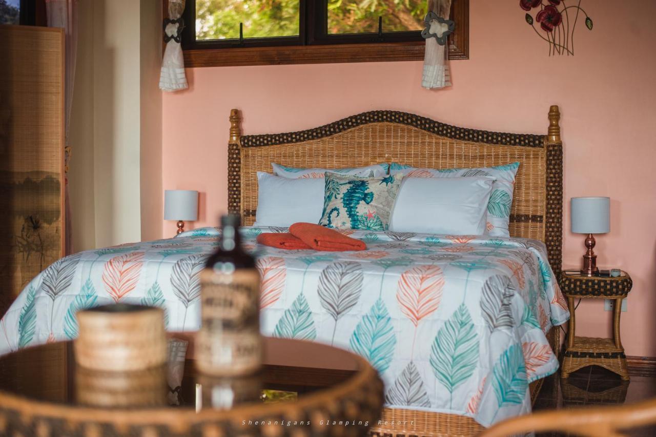 Shenanigans Glamping Resort Zamboanguita  Eksteriør billede